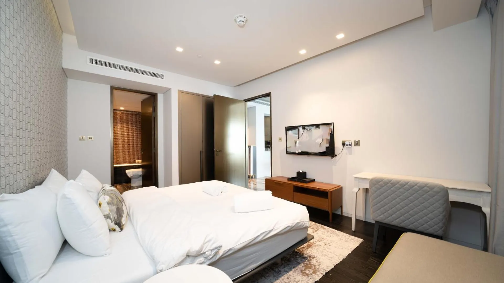 Luxurious Escape Meets Fendi Design In Iconic Building On Top Location In Dubai Marina Appartement