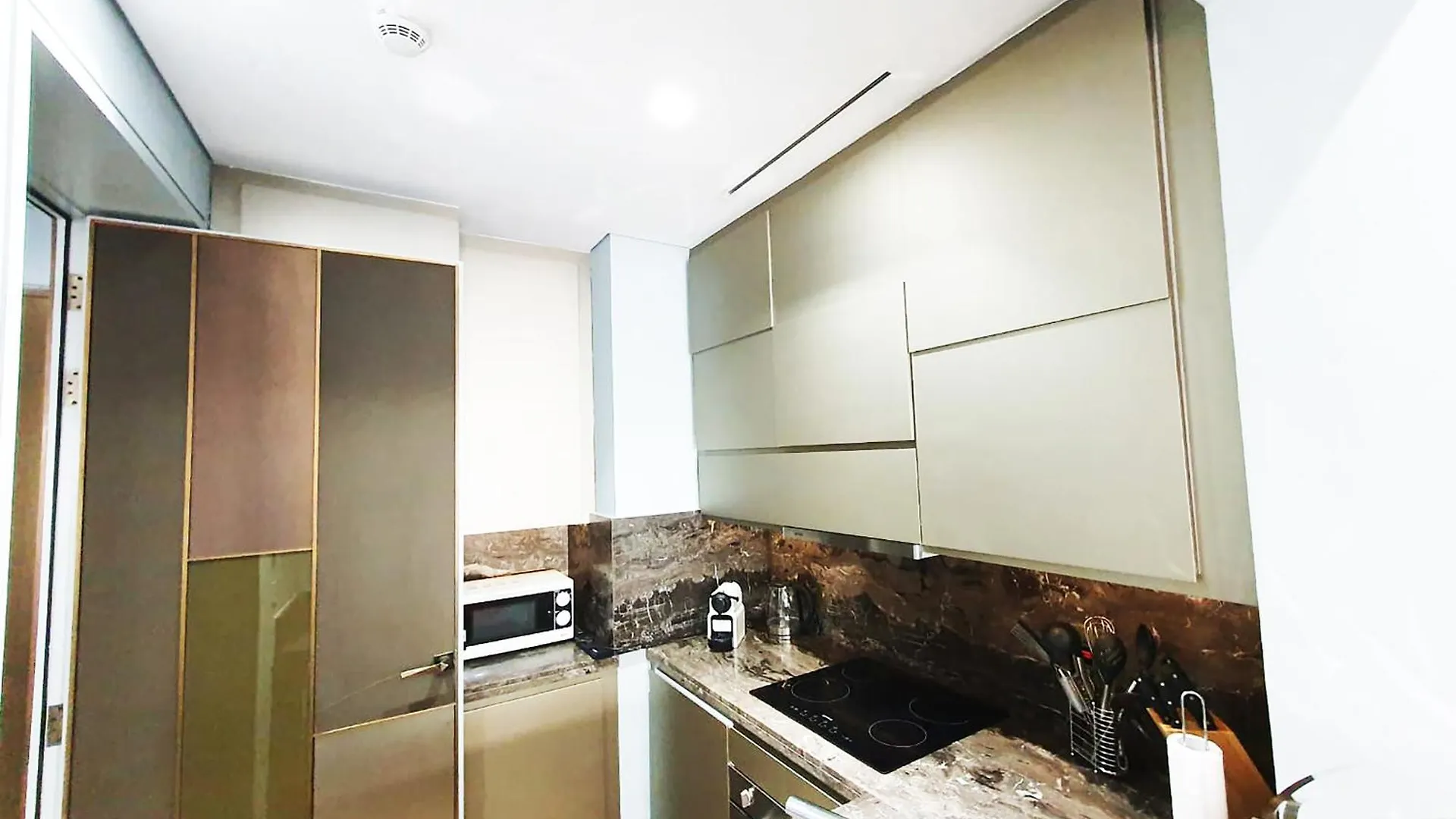 Luxurious Escape Meets Fendi Design In Iconic Building On Top Location In Dubai Marina Apartment